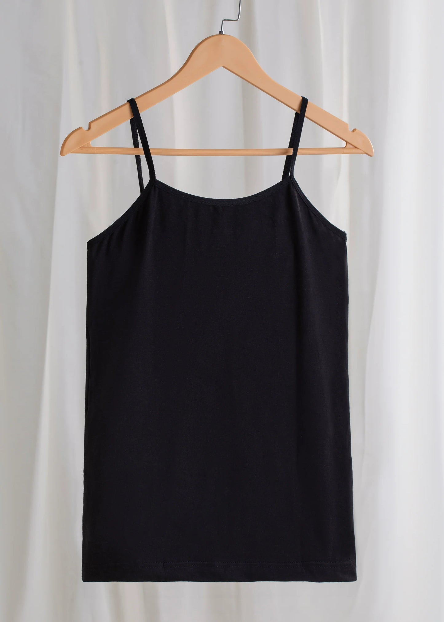 Spagheti strap undershirt